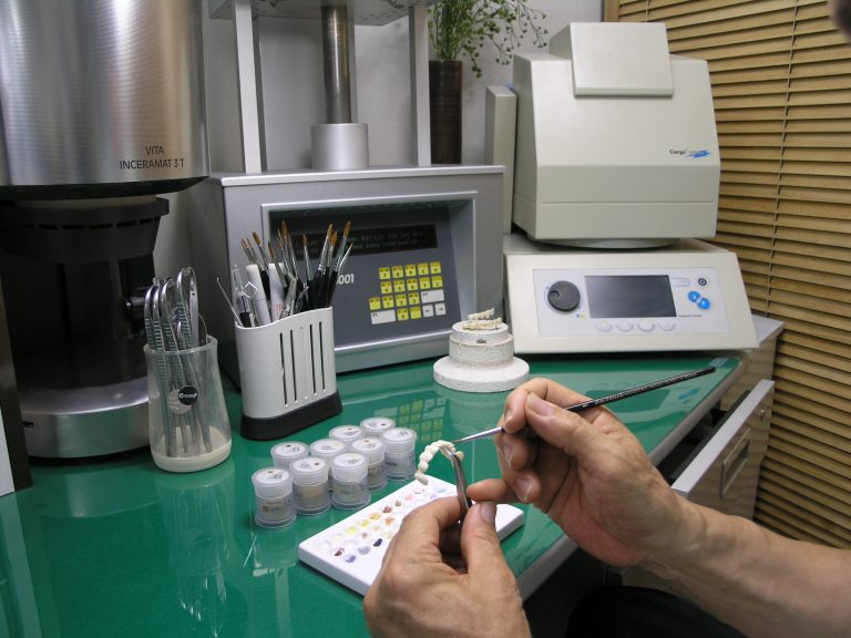 院内技工の様子